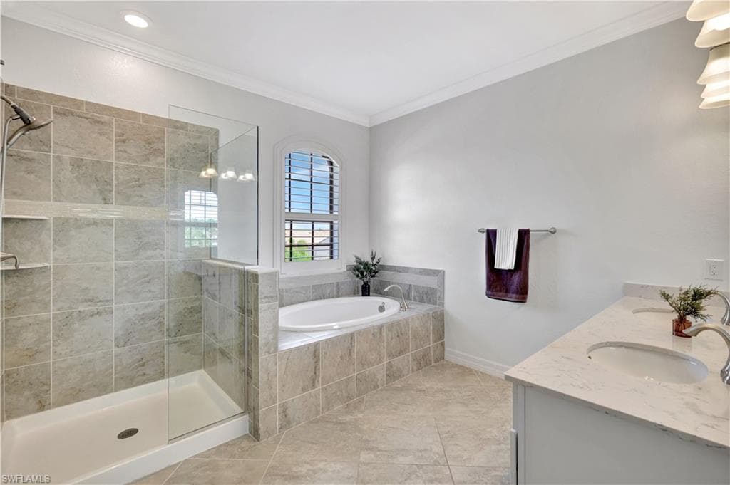 2102 Antigua Ln, Naples, FL 34120-21