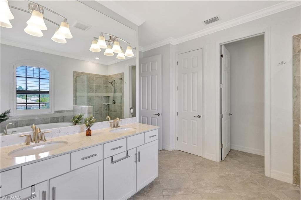 2102 Antigua Ln, Naples, FL 34120-22