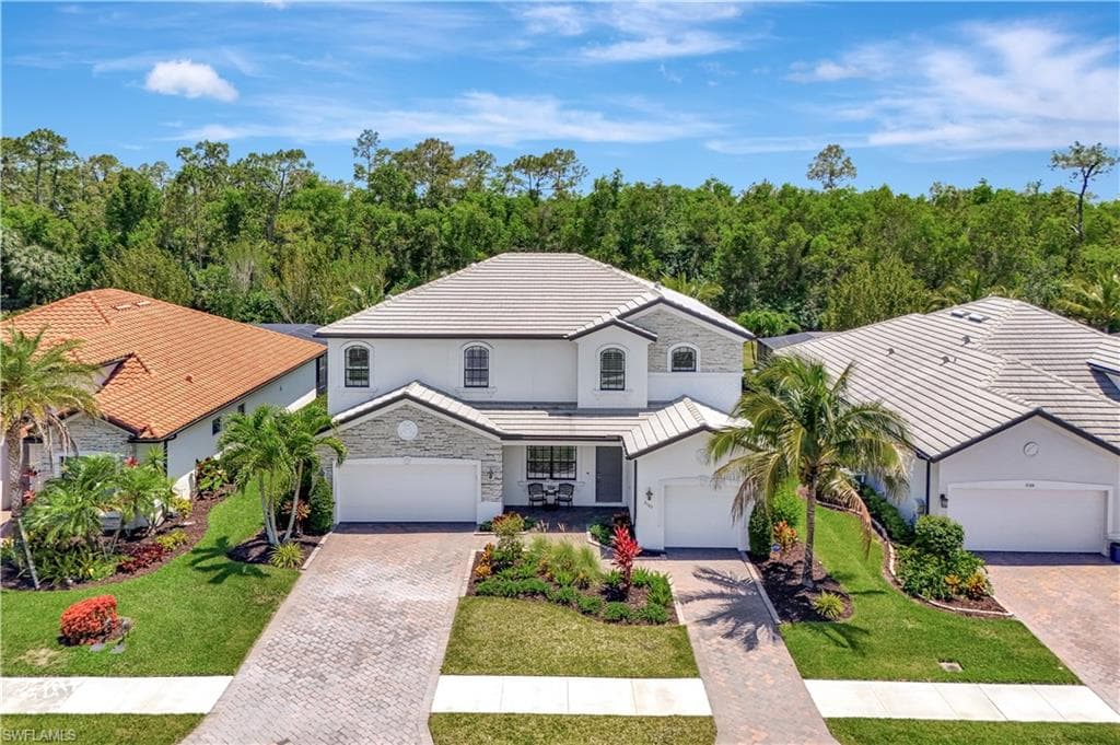 2102 Antigua Ln, Naples, FL 34120-2