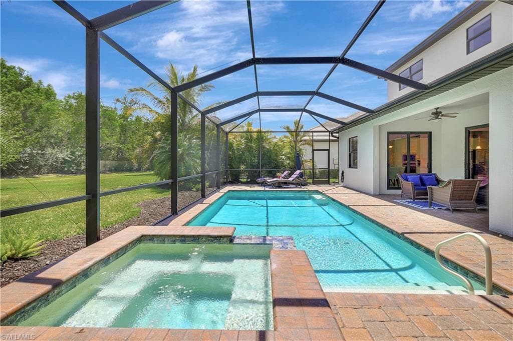2102 Antigua Ln, Naples, FL 34120-38
