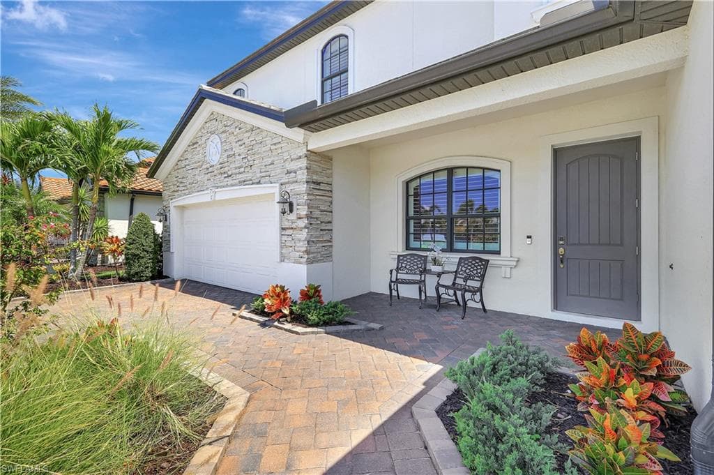2102 Antigua Ln, Naples, FL 34120-3