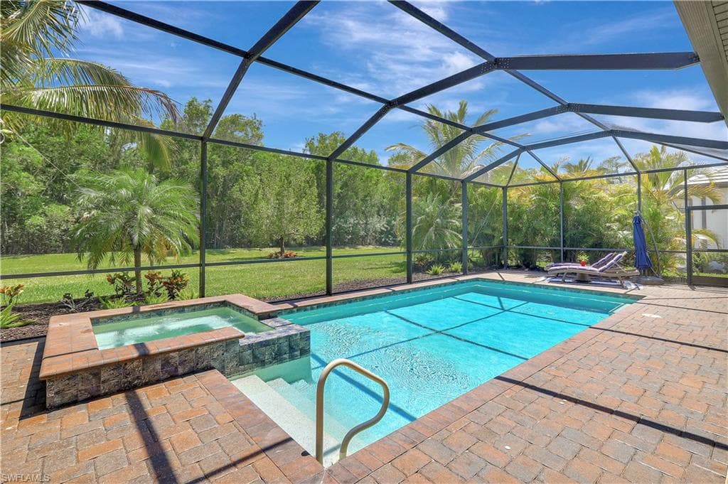 2102 Antigua Ln, Naples, FL 34120-39