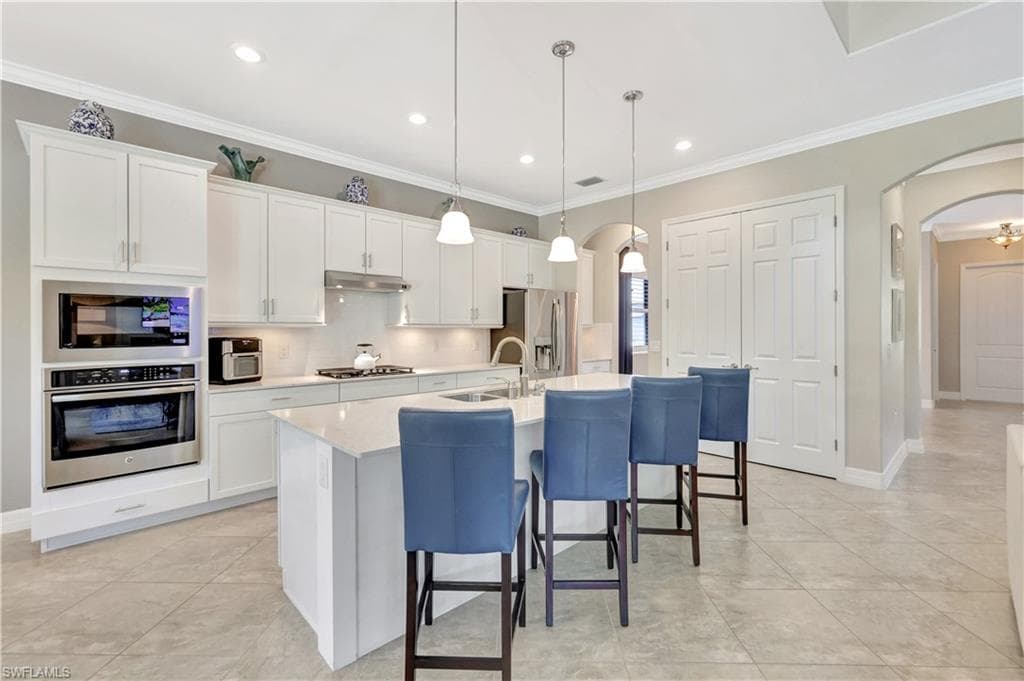 2102 Antigua Ln, Naples, FL 34120-7