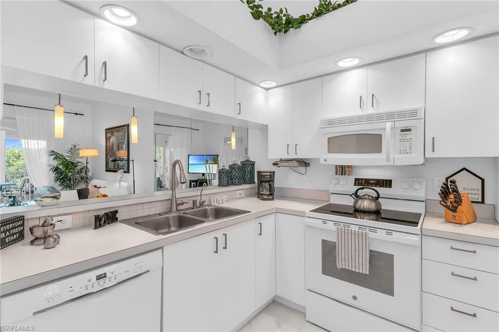 154 Newport Dr 1307, Naples, FL 34114-9