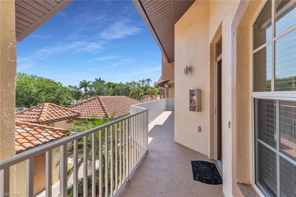 154 Newport Dr 1307, Naples, FL 34114-5