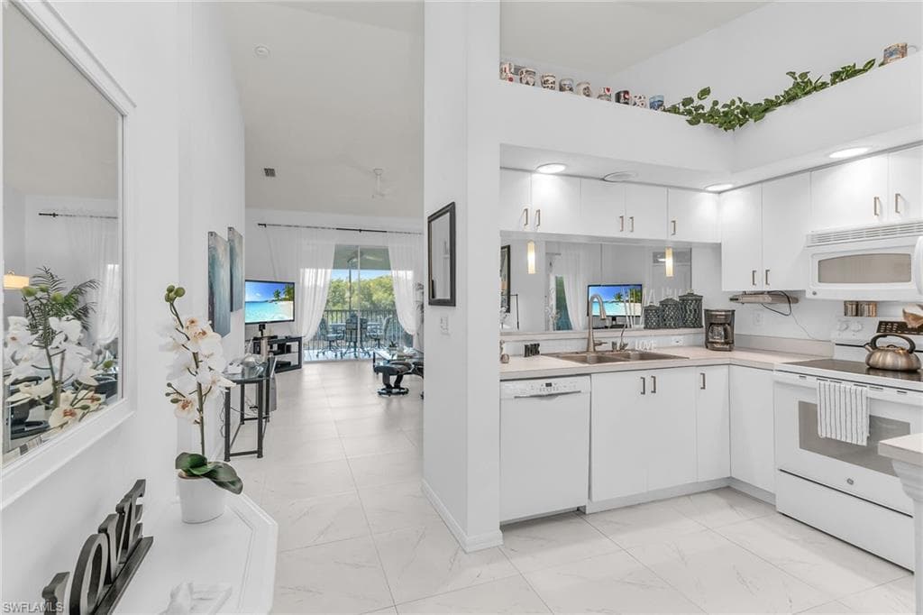 154 Newport Dr 1307, Naples, FL 34114-8