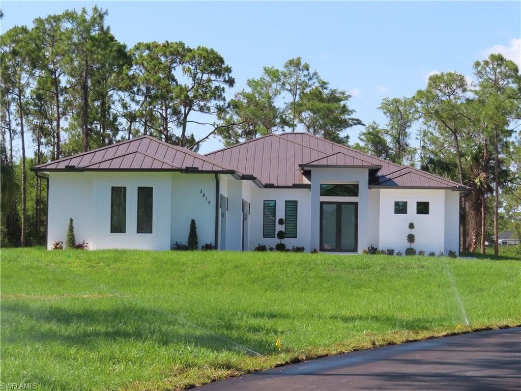 3813 16th Ave NE, Naples, FL 34120-2