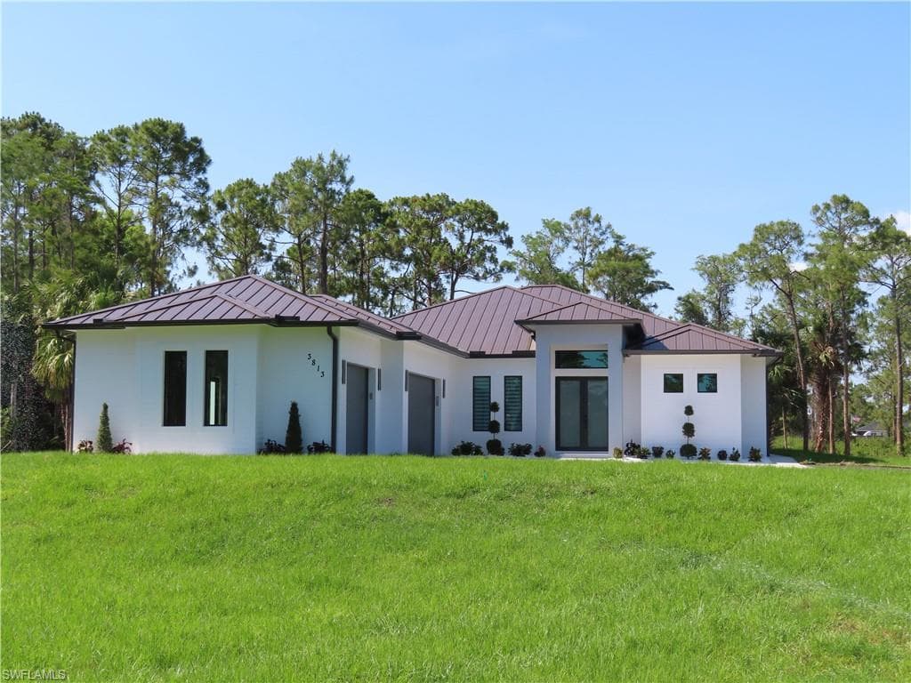 3813 16th Ave NE, Naples, FL 34120-3