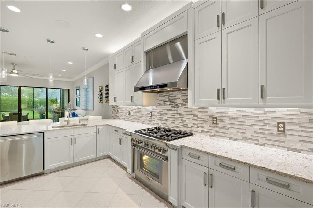 4172 Crescent Ct, Naples, FL 34119-4