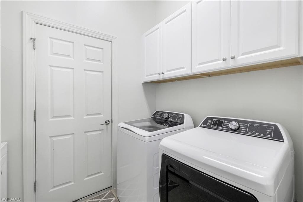 9578 Coquina Cir, Naples, FL 34120-25