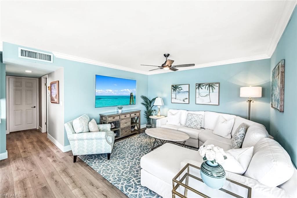 333 Harbour Dr 201, Naples, FL 34103-9