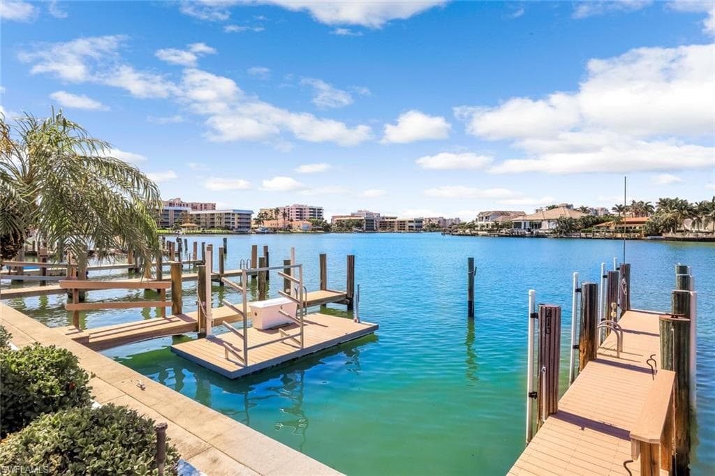 333 Harbour Dr 201, Naples, FL 34103-10