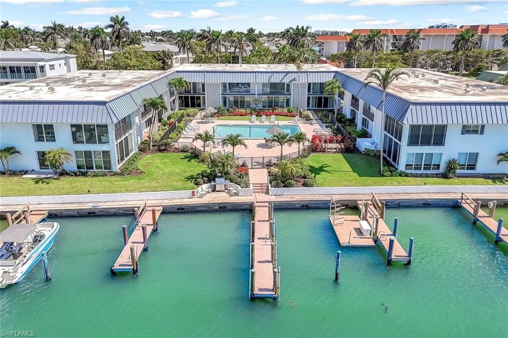 333 Harbour Dr 201, Naples, FL 34103-11