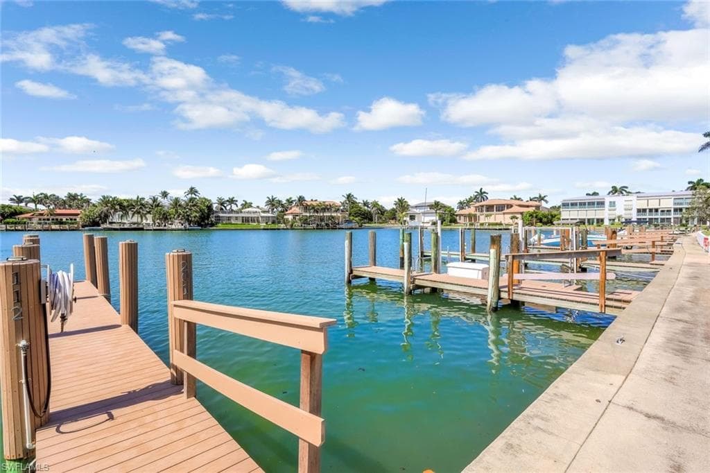 333 Harbour Dr 201, Naples, FL 34103-12