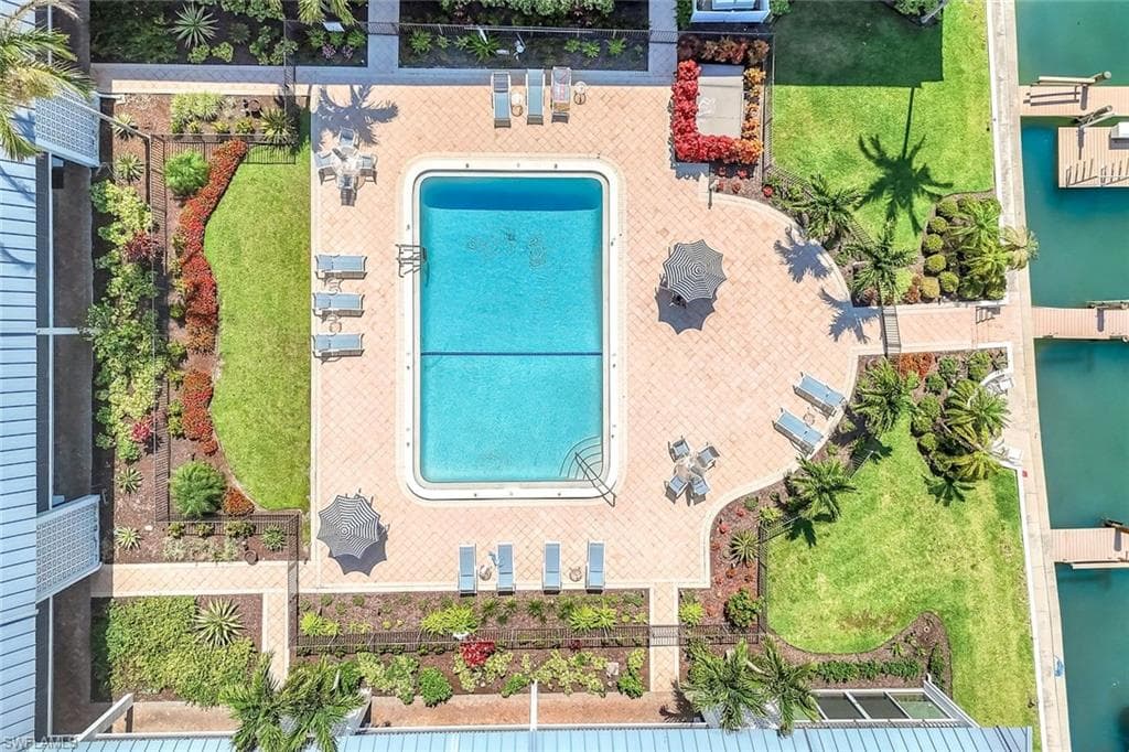 333 Harbour Dr 201, Naples, FL 34103-13