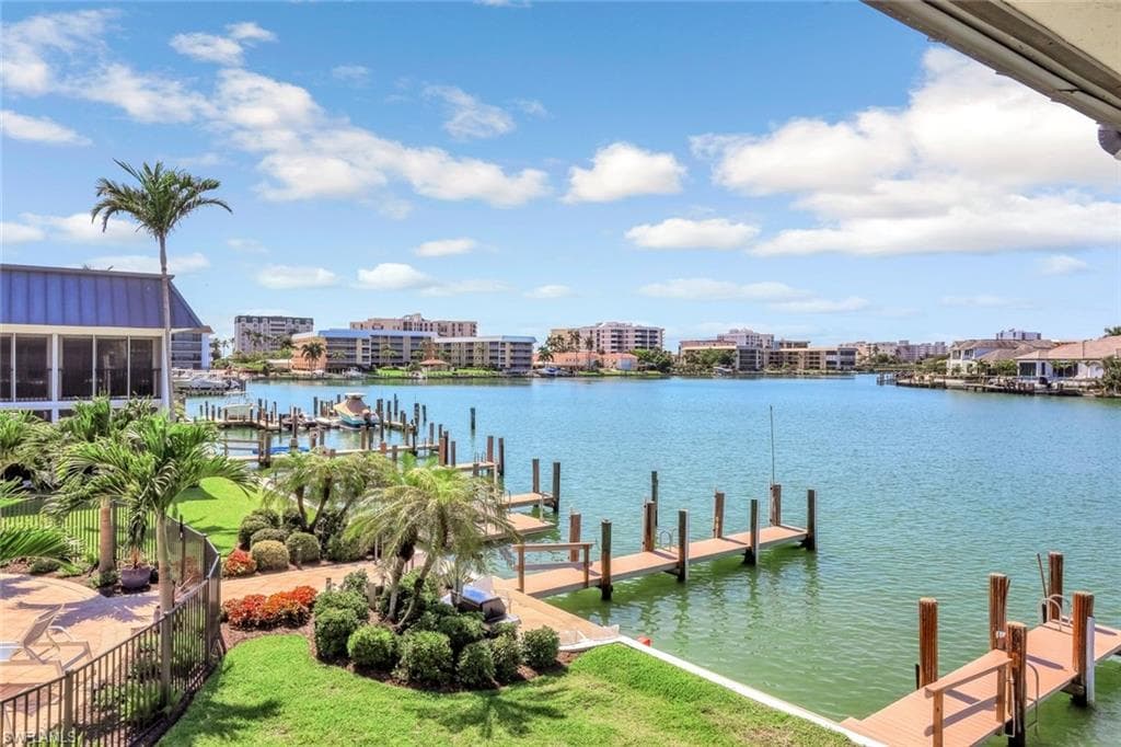 333 Harbour Dr 201, Naples, FL 34103-14