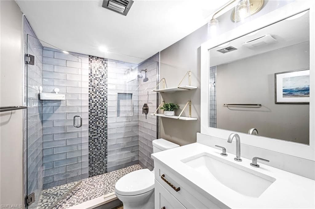 333 Harbour Dr 201, Naples, FL 34103-16