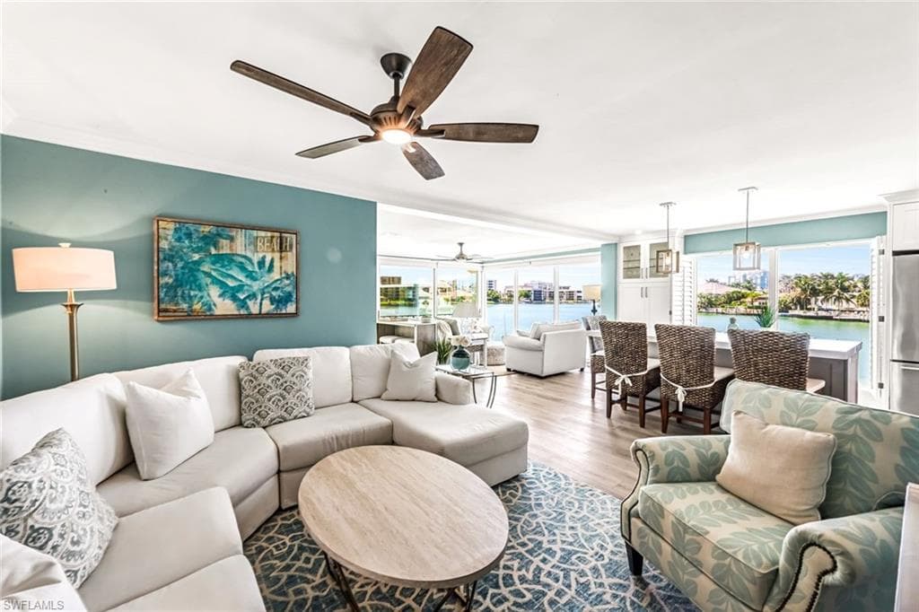 333 Harbour Dr 201, Naples, FL 34103-17