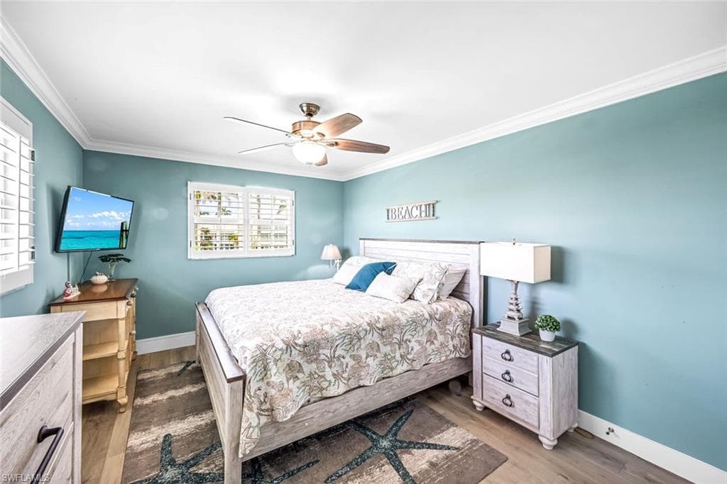 333 Harbour Dr 201, Naples, FL 34103-19