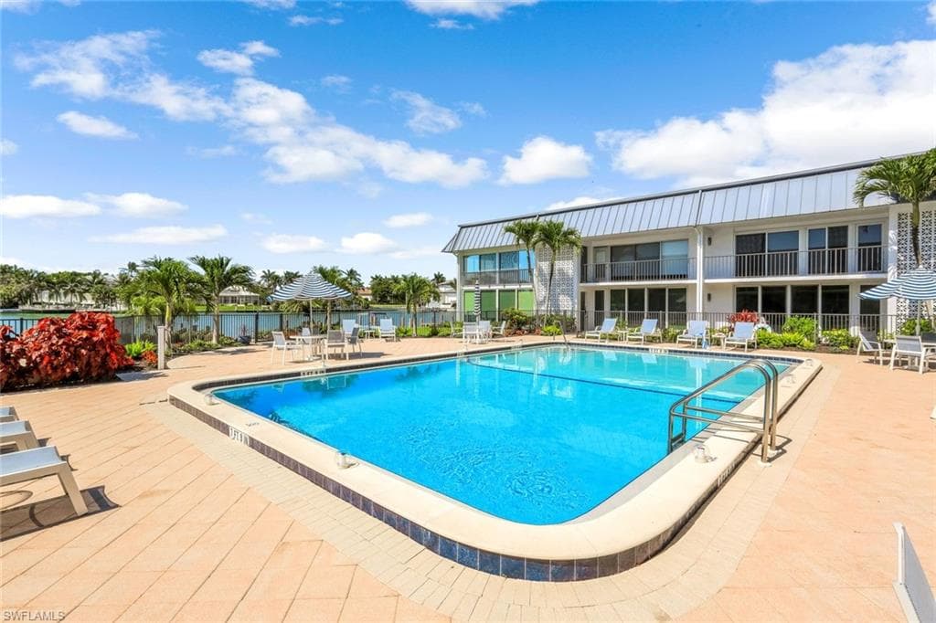 333 Harbour Dr 201, Naples, FL 34103-25