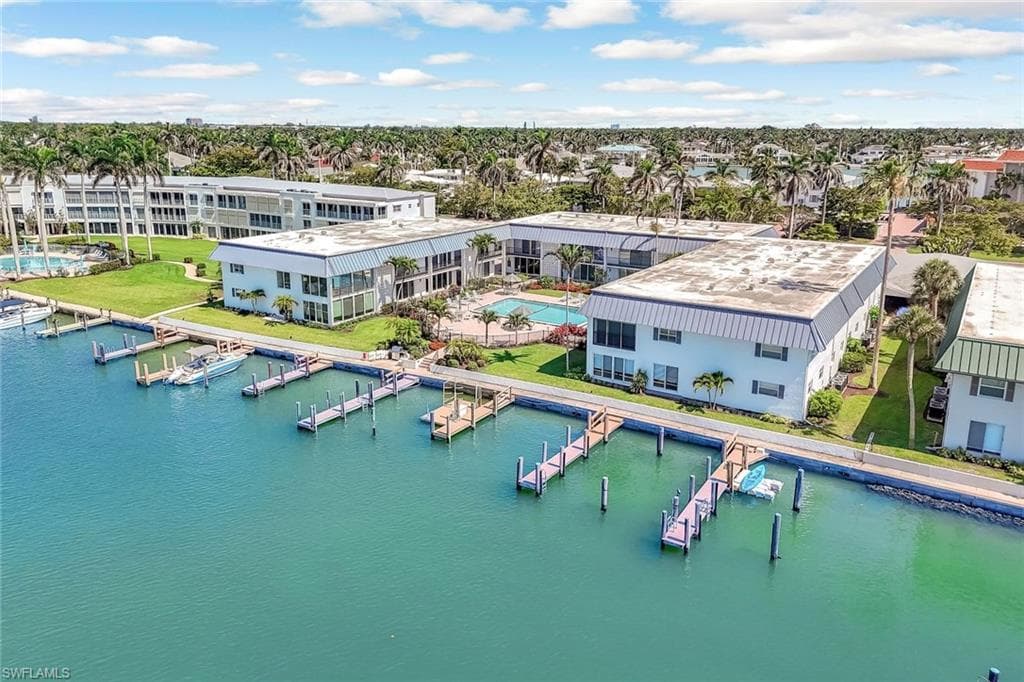 333 Harbour Dr 201, Naples, FL 34103-27