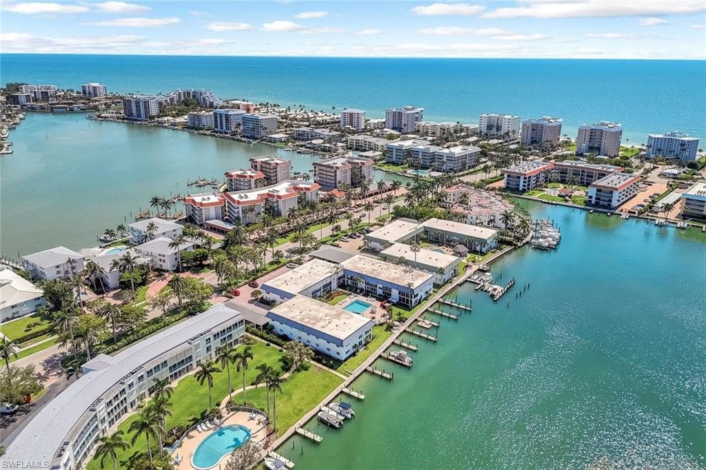 333 Harbour Dr 201, Naples, FL 34103-32