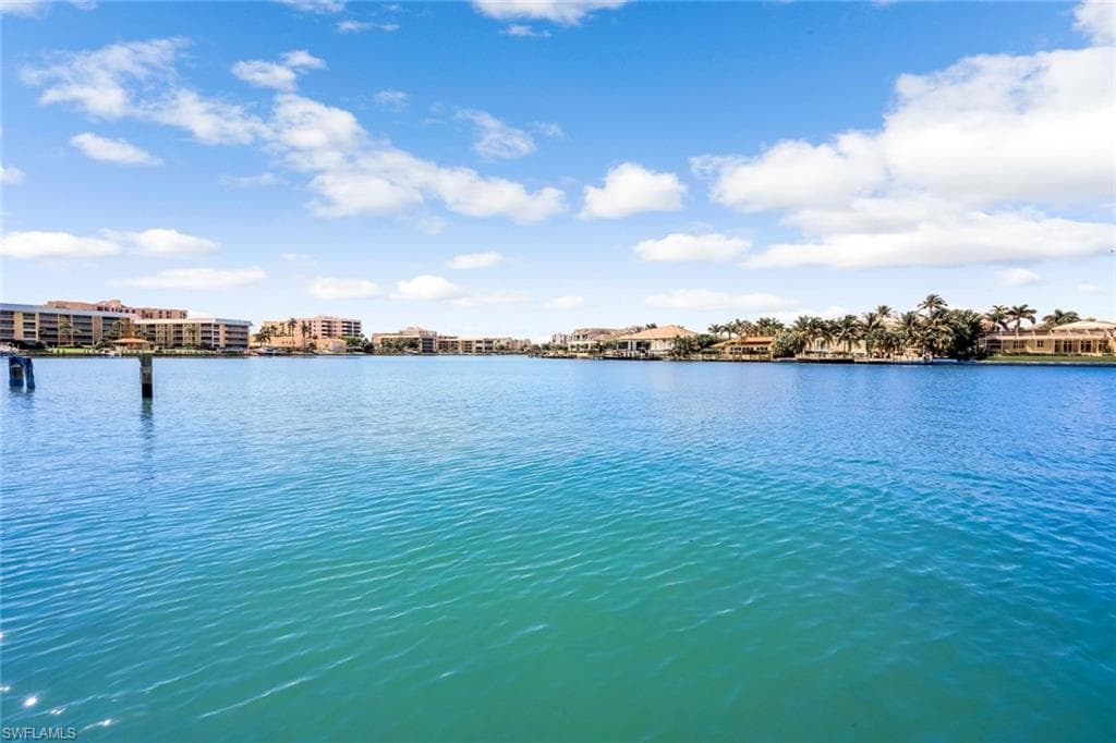 333 Harbour Dr 201, Naples, FL 34103-3