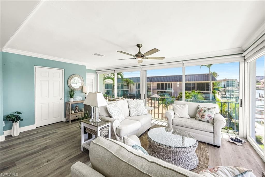 333 Harbour Dr 201, Naples, FL 34103-4