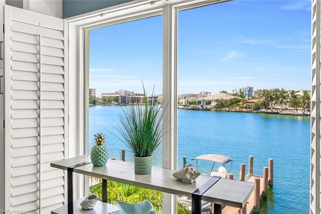 333 Harbour Dr 201, Naples, FL 34103-5