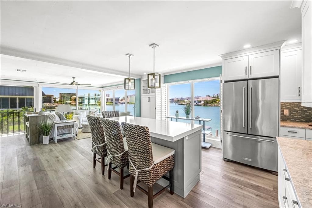 333 Harbour Dr 201, Naples, FL 34103-6