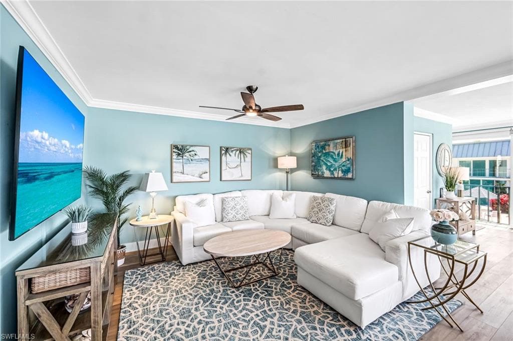 333 Harbour Dr 201, Naples, FL 34103-7