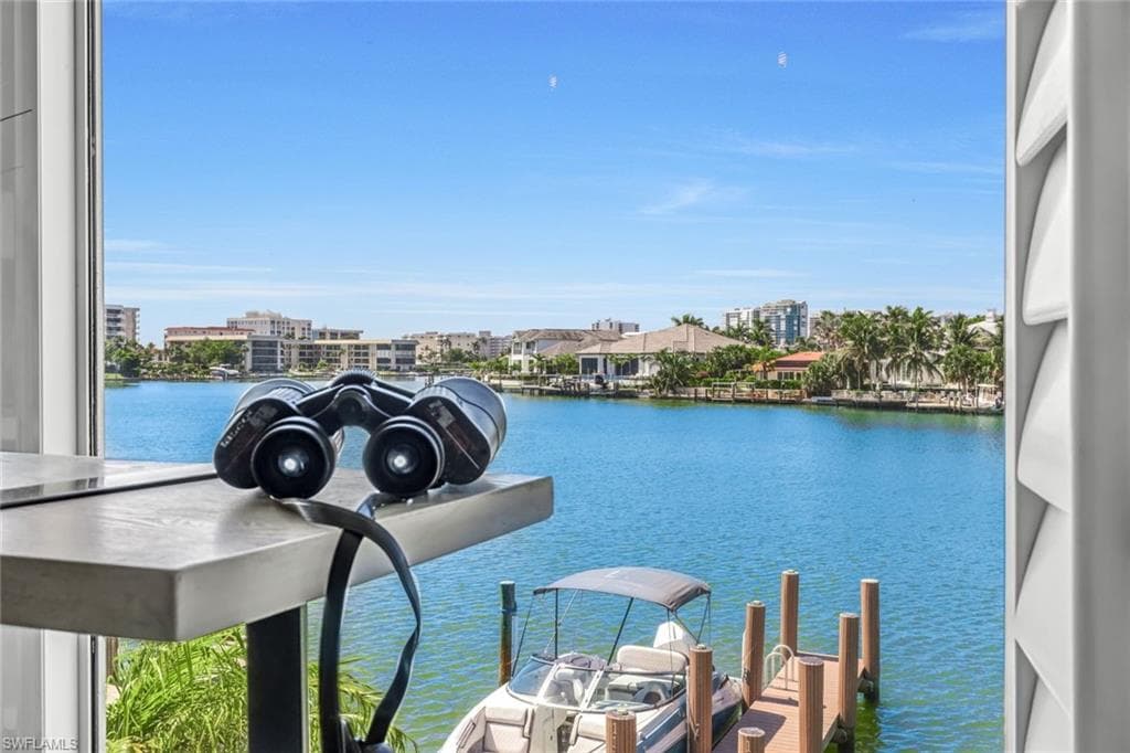 333 Harbour Dr 201, Naples, FL 34103-8