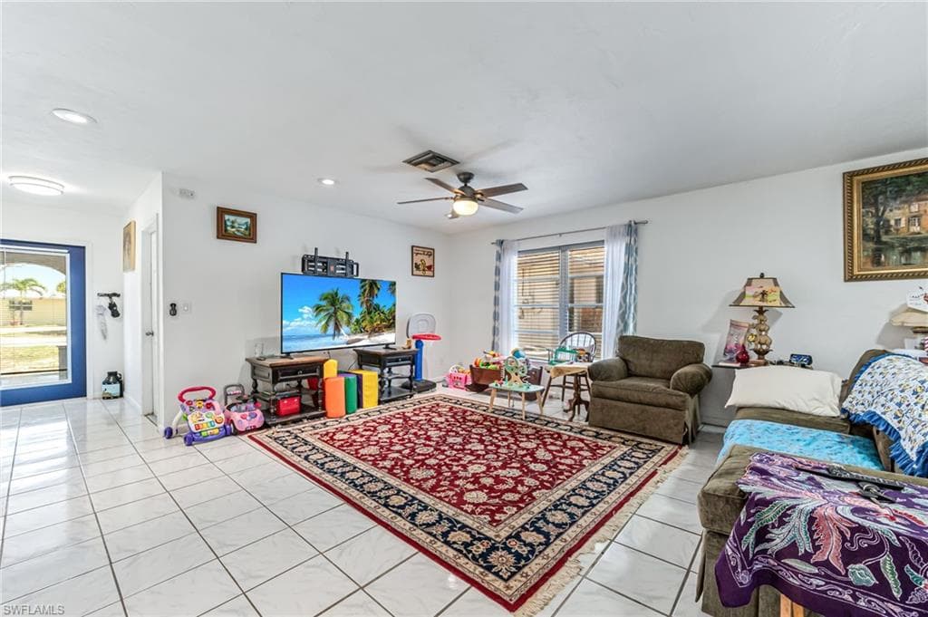 626 103rd Ave N, Naples, FL 34108-9