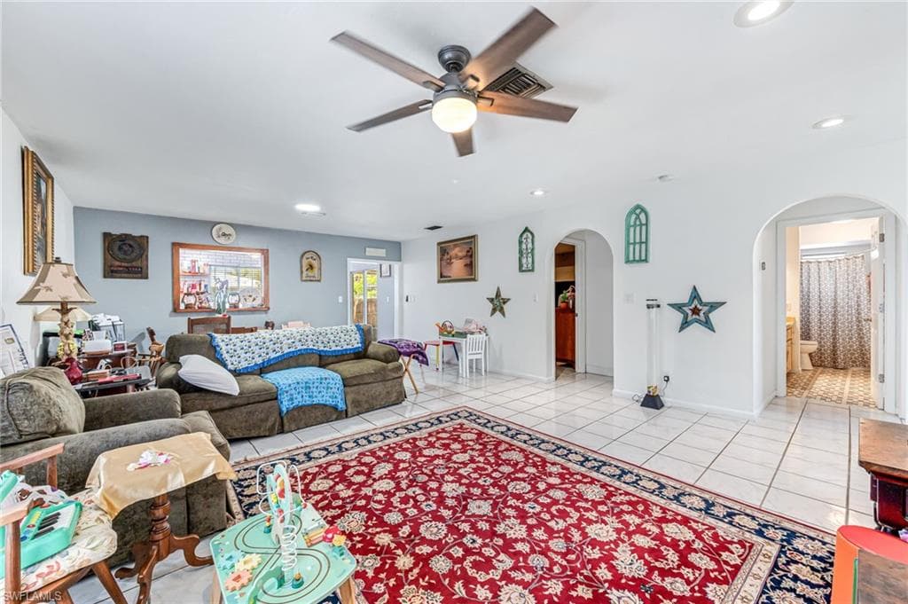 626 103rd Ave N, Naples, FL 34108-10