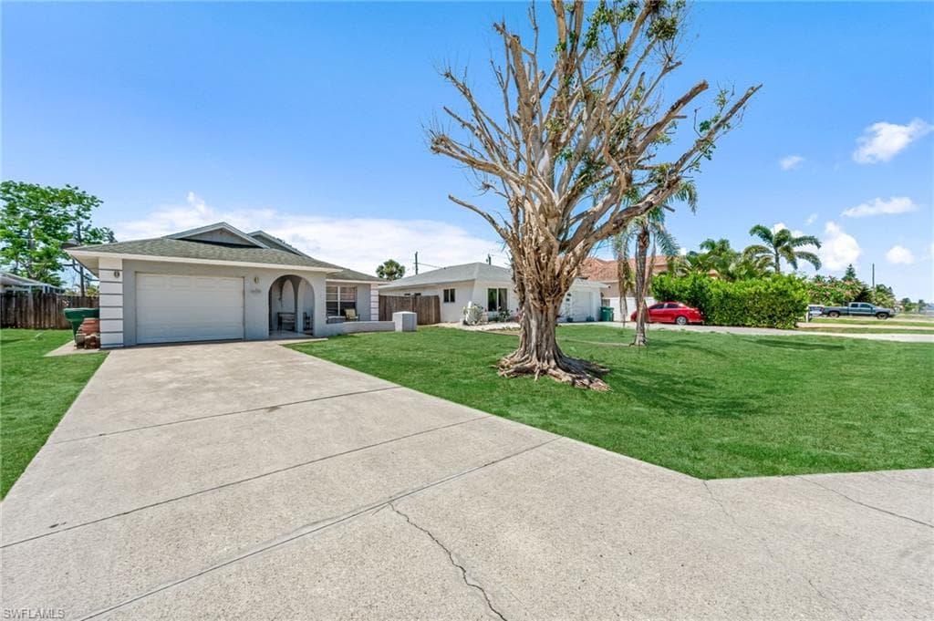 626 103rd Ave N, Naples, FL 34108-4