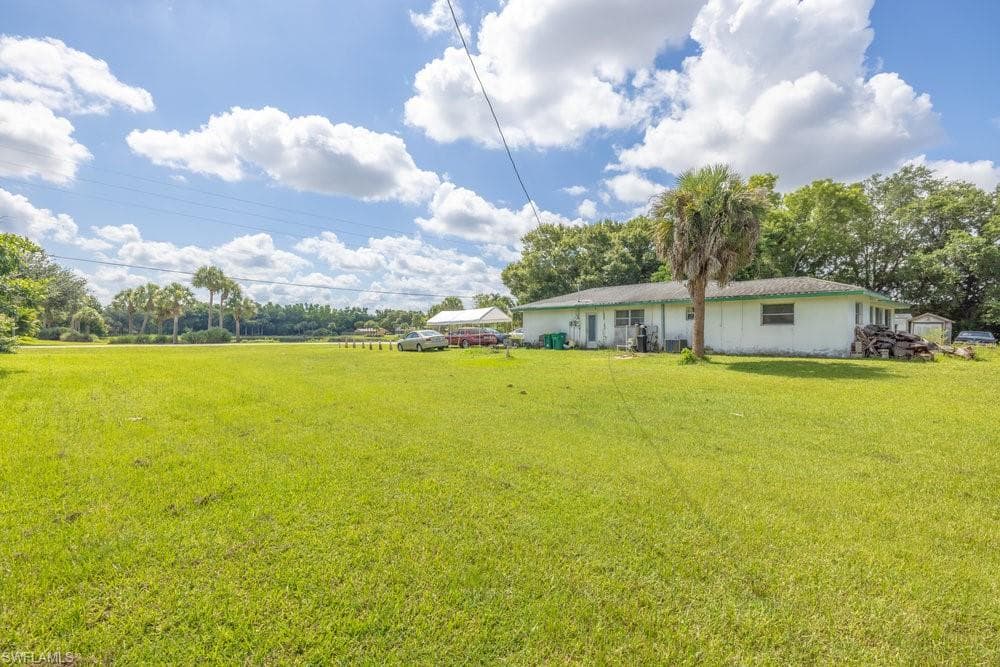 6785 Yarberry Ln, Naples, FL 34109-9
