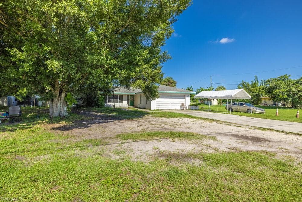 6785 Yarberry Ln, Naples, FL 34109-2