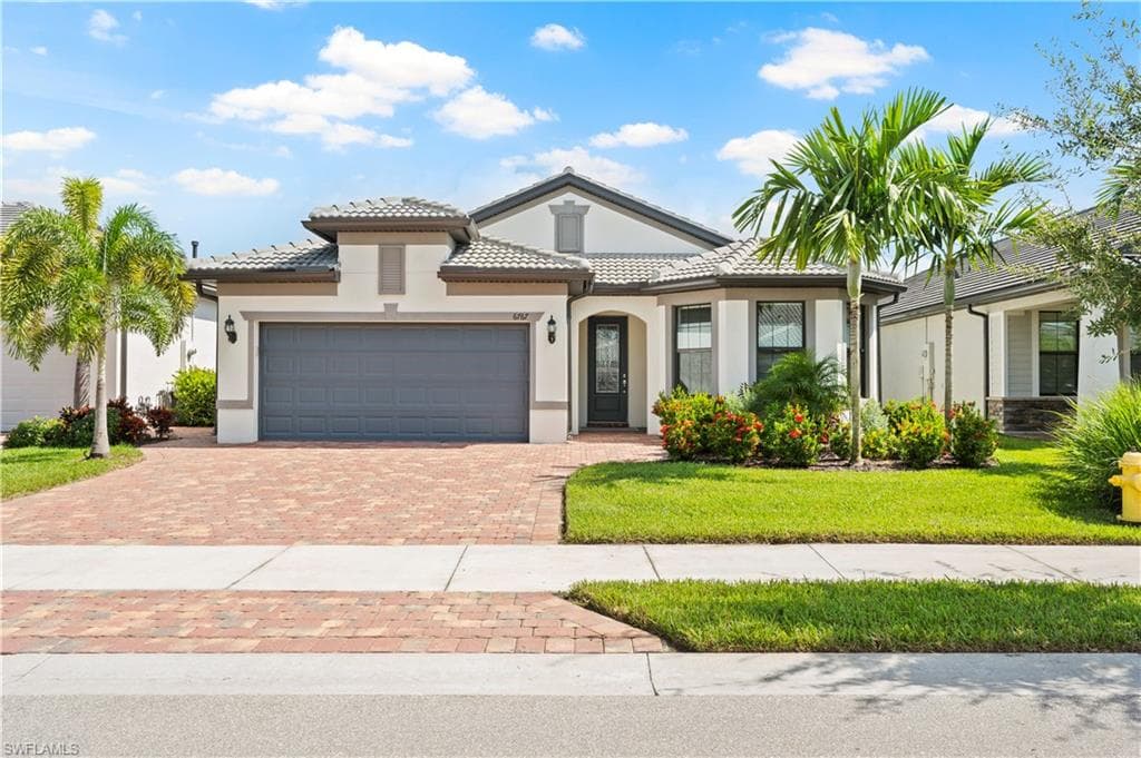 6767 Pennyroyal Dr, Naples, FL 34114-1