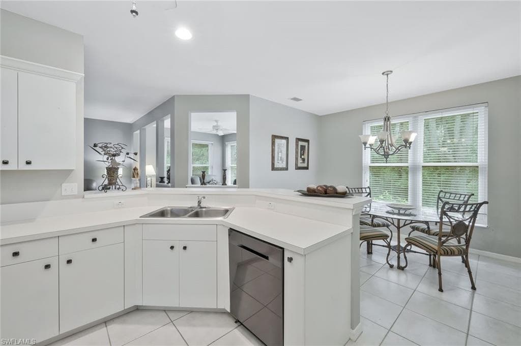 1340 Charleston Square Dr 101, Naples, FL 34110-13