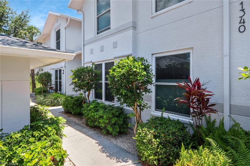 1340 Charleston Square Dr 101, Naples, FL 34110-3