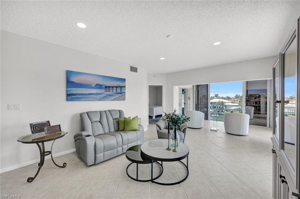 255 Park Shore Dr 3-341, Naples, FL 34103-9