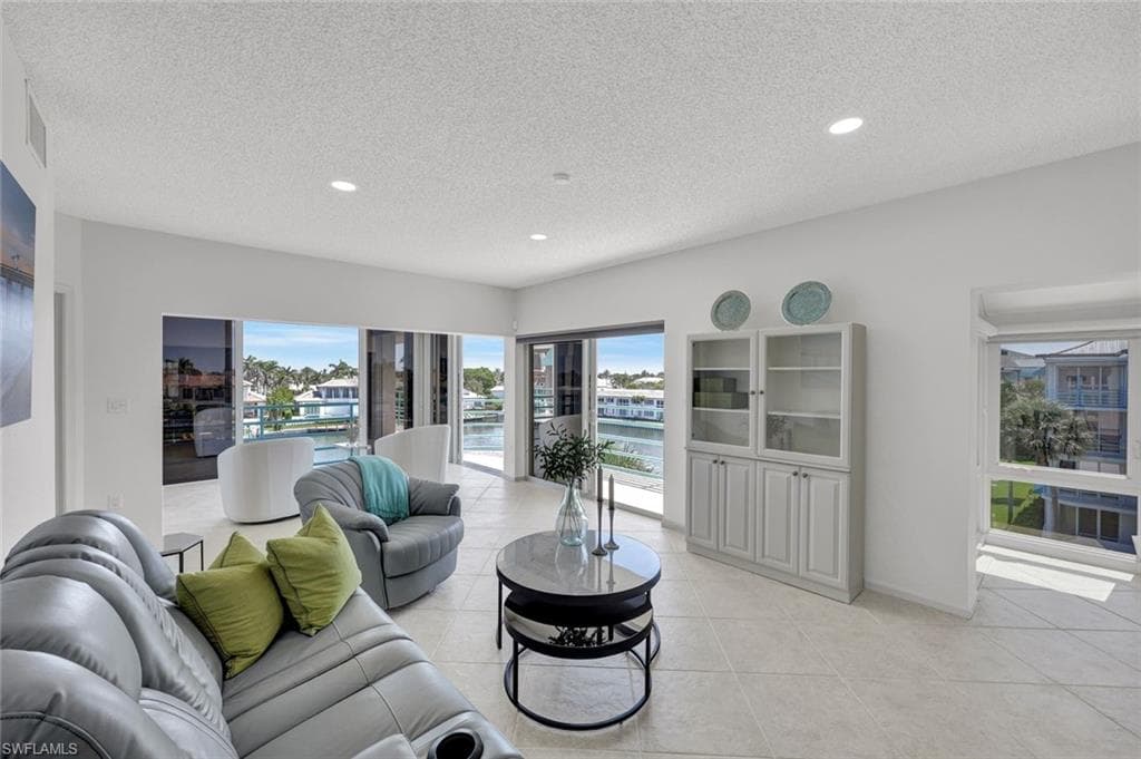 255 Park Shore Dr 3-341, Naples, FL 34103-10