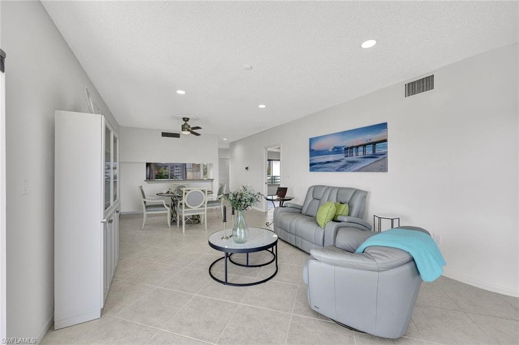 255 Park Shore Dr 3-341, Naples, FL 34103-11