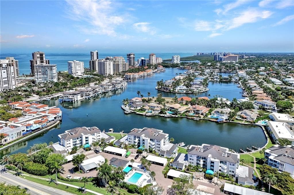 255 Park Shore Dr 3-341, Naples, FL 34103-3