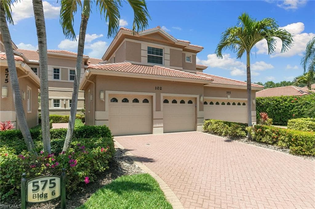 575 El Camino Real 6-102, Naples, FL 34119-1