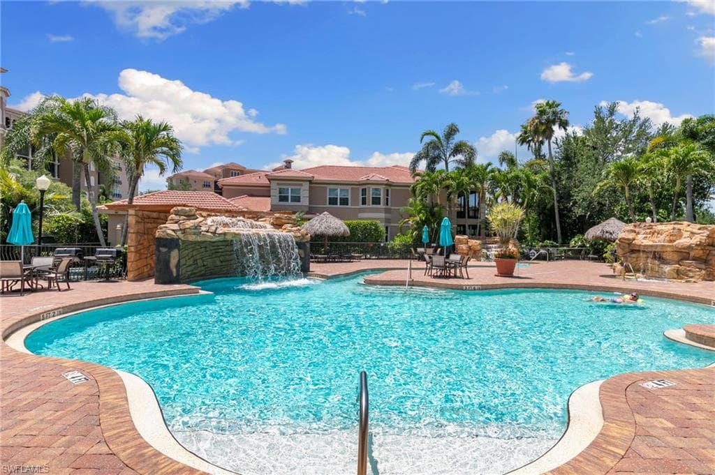 575 El Camino Real 6-102, Naples, FL 34119-38