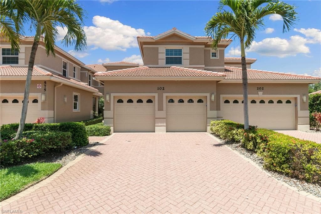 575 El Camino Real 6-102, Naples, FL 34119-3