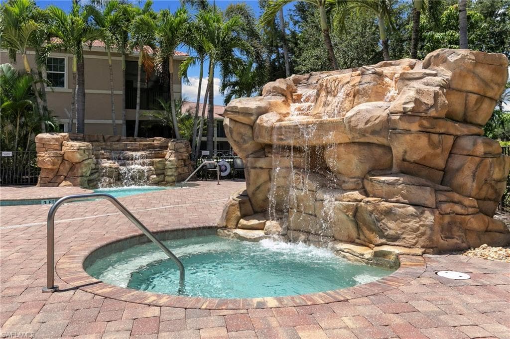 575 El Camino Real 6-102, Naples, FL 34119-39