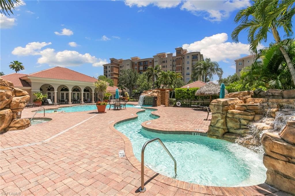 575 El Camino Real 6-102, Naples, FL 34119-40