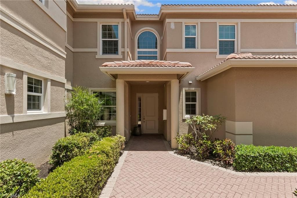 575 El Camino Real 6-102, Naples, FL 34119-5
